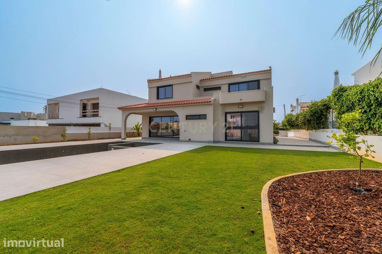 Moradia T5 | Piscina Aquecida  | Totalmente Renovada | Gambelas - Grande imagem: 2/59