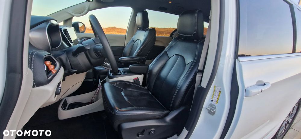 Chrysler Pacifica - 8