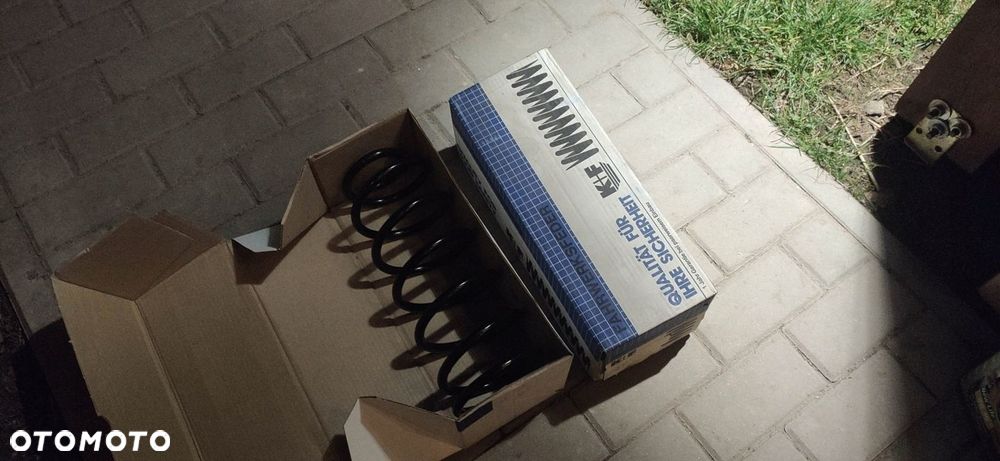 KR SPRĘŻYNY ZAWIESZENIA PRZÓD GOLF IV BORA PASSTA - 1