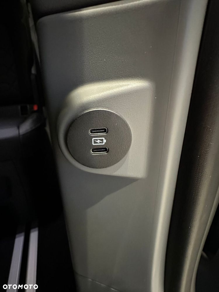 Ford Tourneo Custom - 26