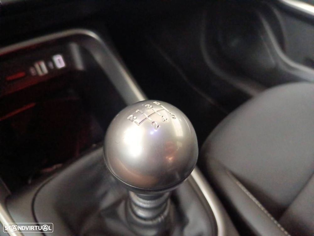 Jeep Avenger 1.2 GSE T3 Altitude - 19