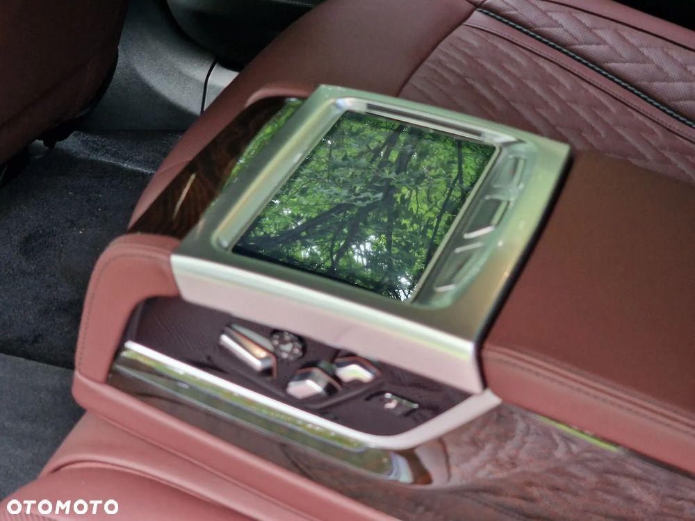 BMW Seria 7 750Li xDrive - 23