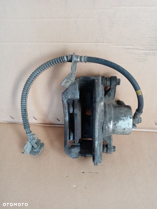 Zacisk hamulcowy lewy przód Hyundai I30 III RL86R1434 - 2
