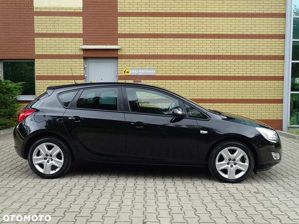 Opel Astra 1.6 Design Edition - 11