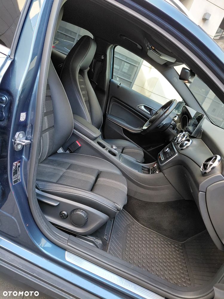 Mercedes-Benz GLA 200 7G-DCT Urban - 23