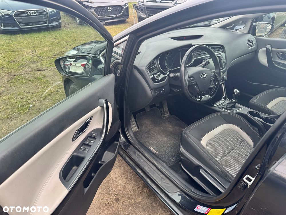 Kia Ceed 1.4 CVVT ISG Dream Team Edition - 19