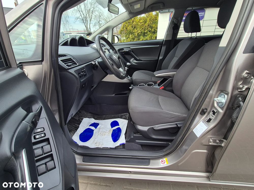 Toyota Verso 1.6 D-4D Prestige - 24