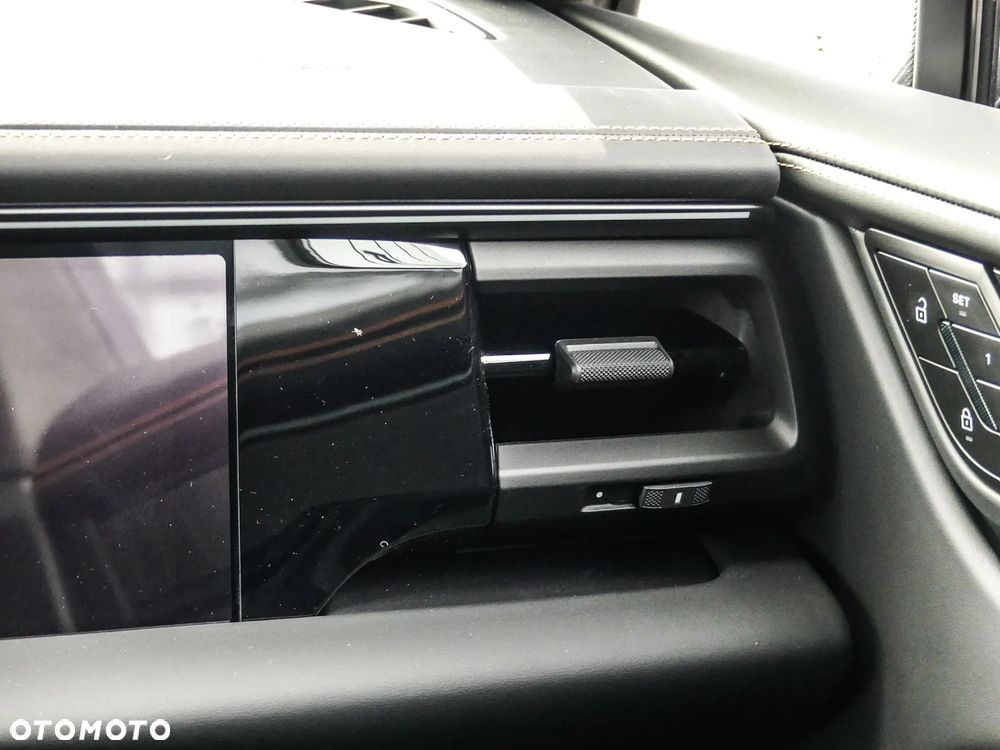 Porsche Macan Turbo 100kWh - 16