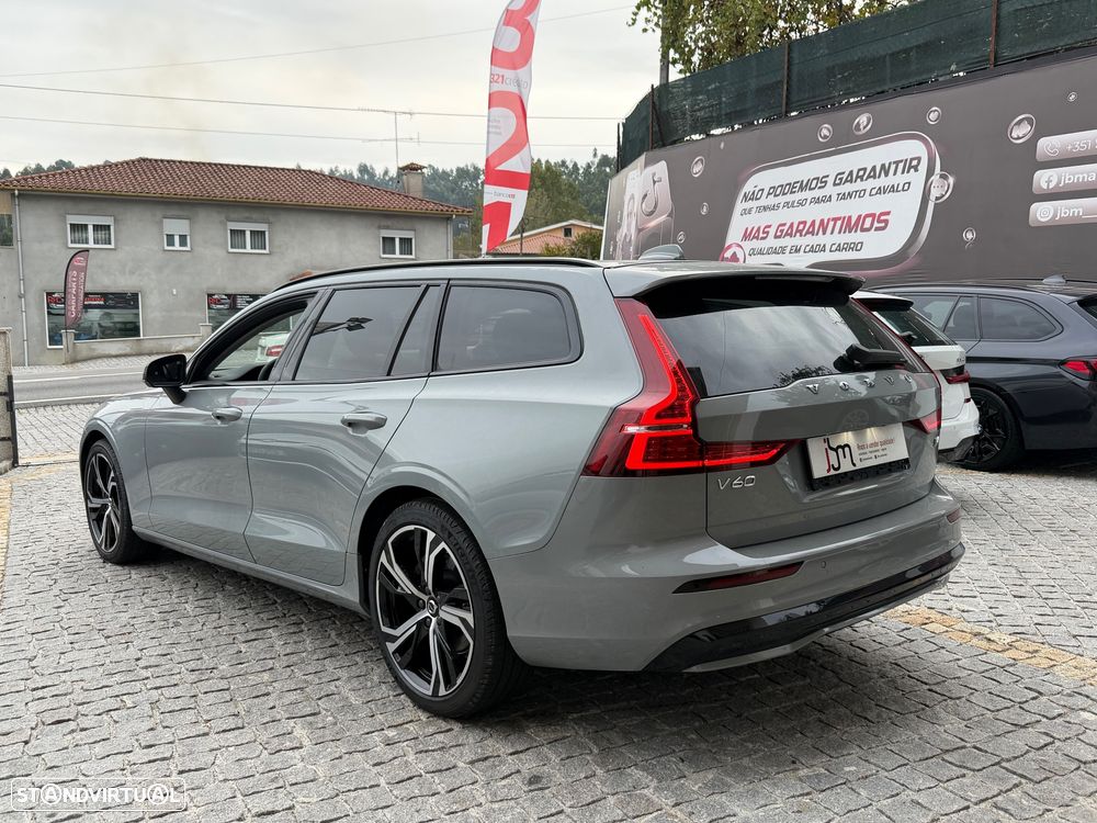 Volvo V60 2.0 B4 Plus Dark Auto - 4