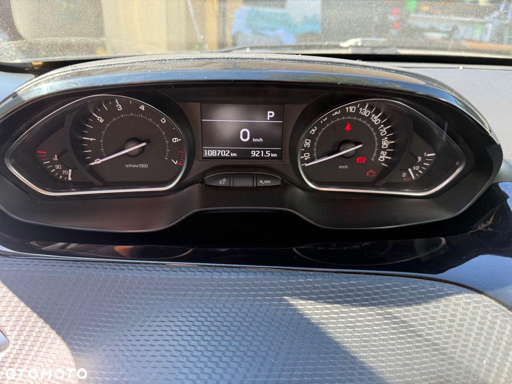 Peugeot 2008 1.2 Pure Tech Active S&S EAT6 - 11