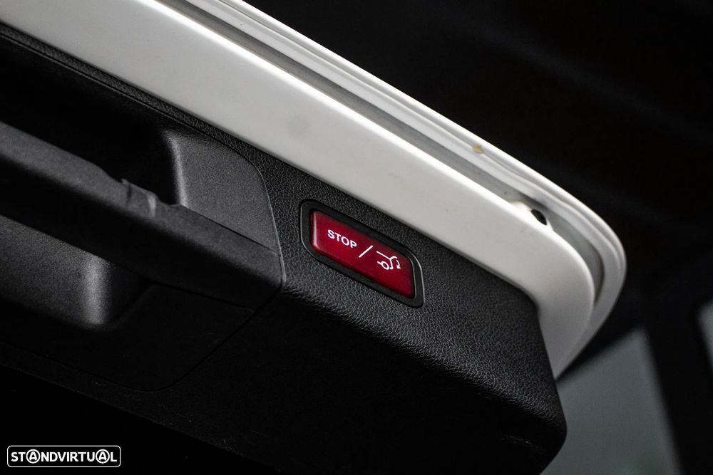 Mercedes-Benz E 300 de Avantgarde 4Matic - 31