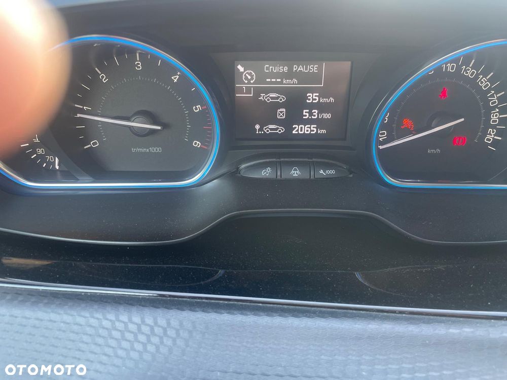 Peugeot 2008 BlueHDi 100 STOP & START Allure - 10