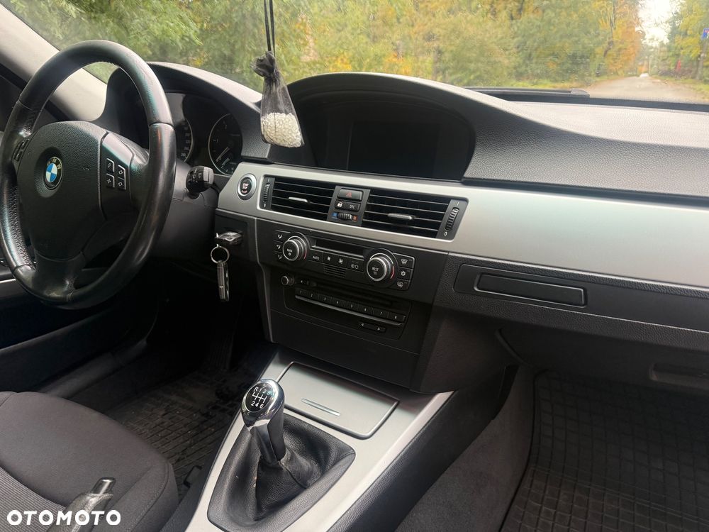 BMW Seria 3 318d - 13