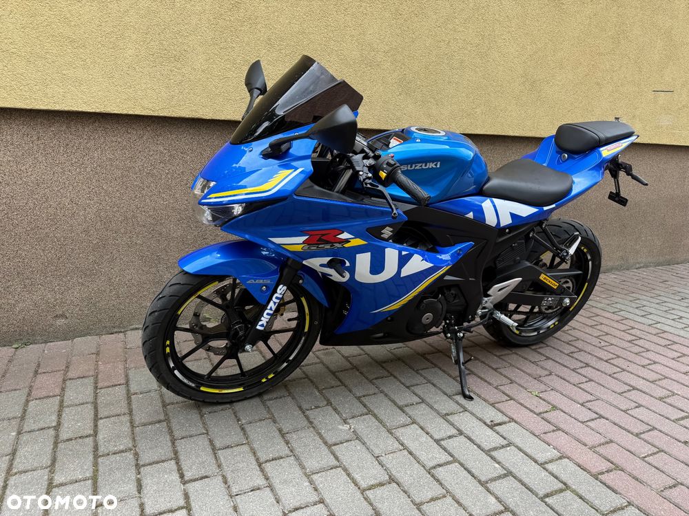 Suzuki GSX-R - 25