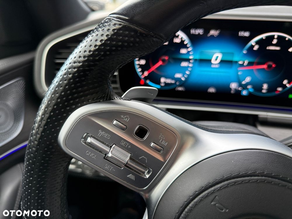 Mercedes-Benz GLS - 33