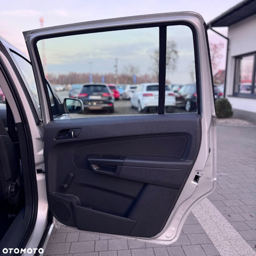 Opel Zafira - 25
