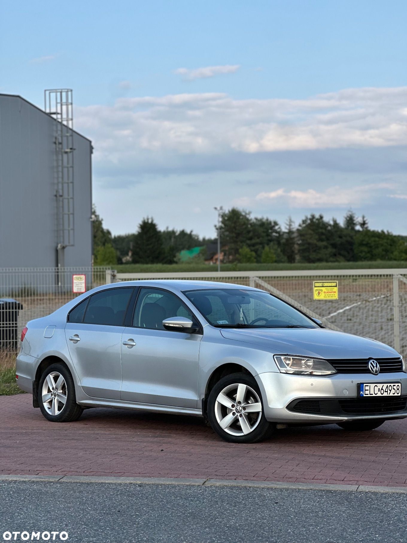 Volkswagen Jetta 1.6 TDI Highline - 2