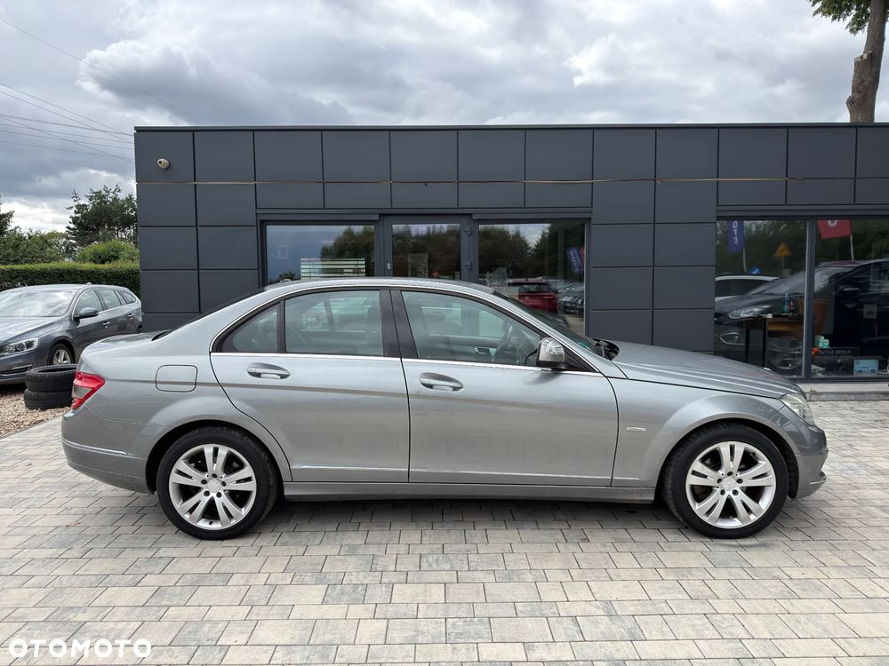 Mercedes-Benz Klasa C 180 CGI BlueEFFICIENCY Avantgarde - 26