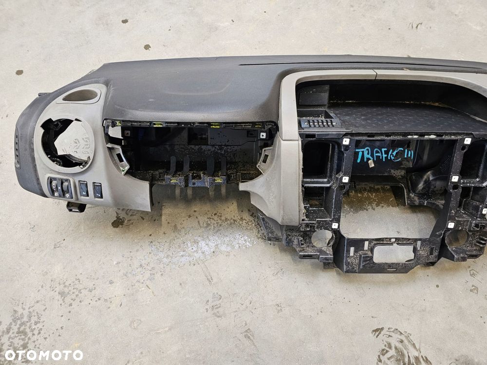 trafic iii lift deska rozdzielcza 681004777r - 3