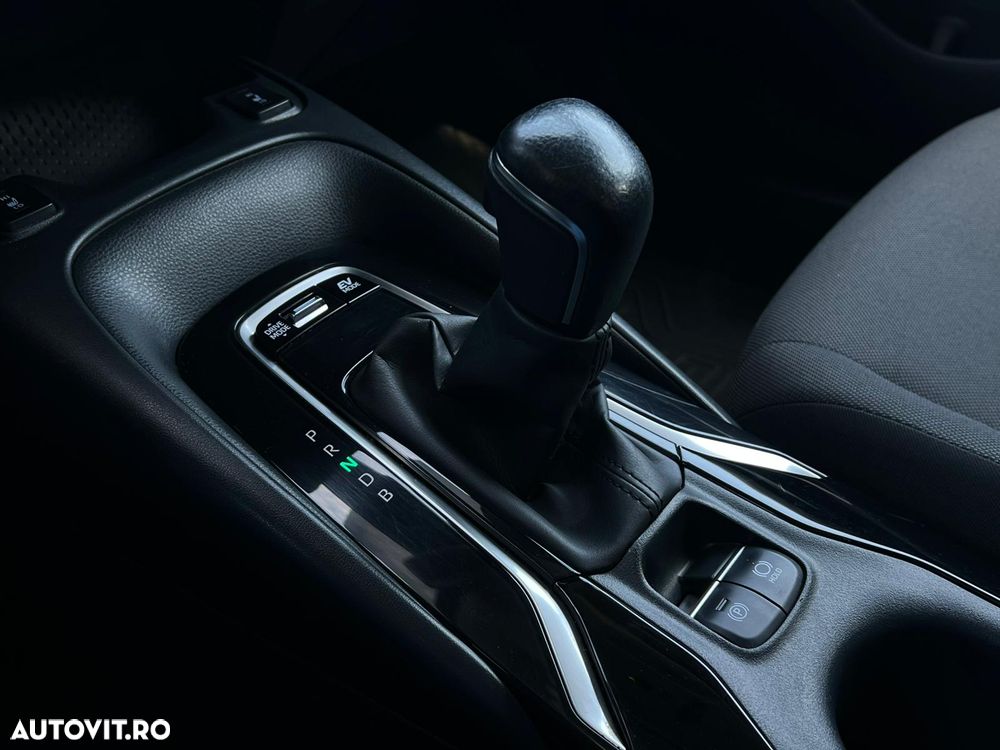 Toyota Corolla 1.8 HSD Business - 29