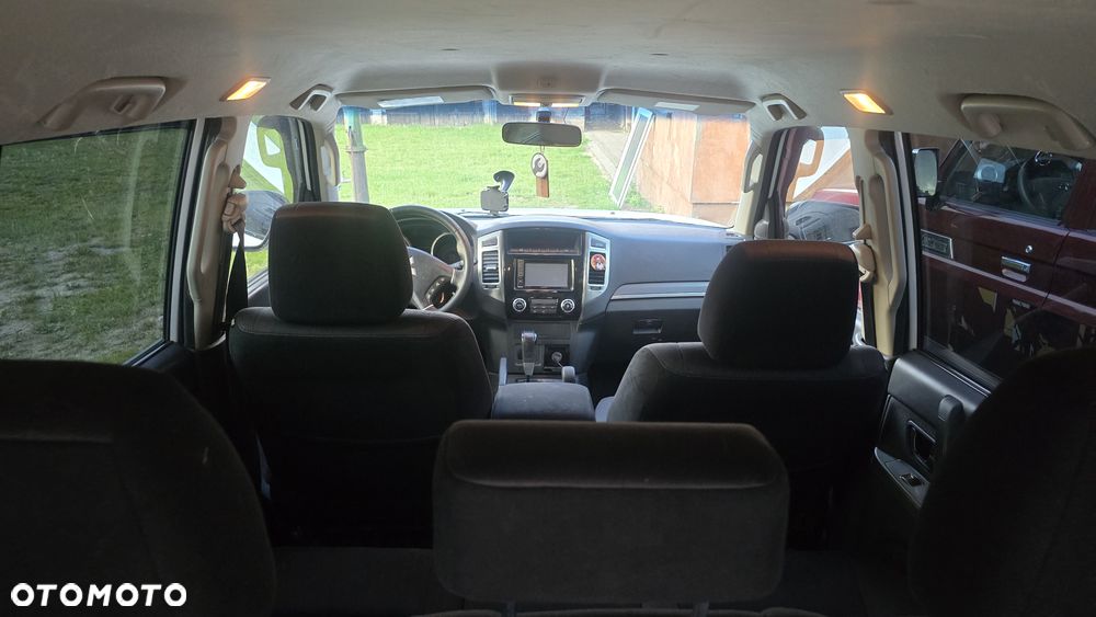 Mitsubishi Pajero - 22