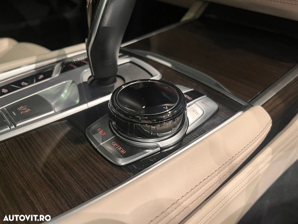 BMW Seria 7 730d xDrive - 33