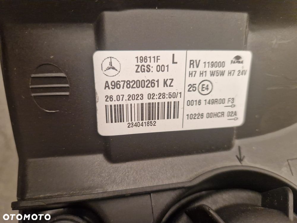Lampa Mercedes Atego - 4