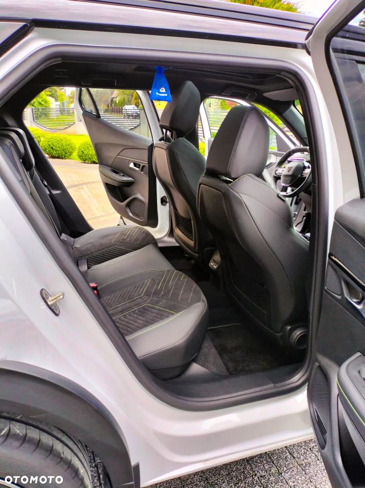 Peugeot 2008 Hybrid 136 e-DSC GT - 14