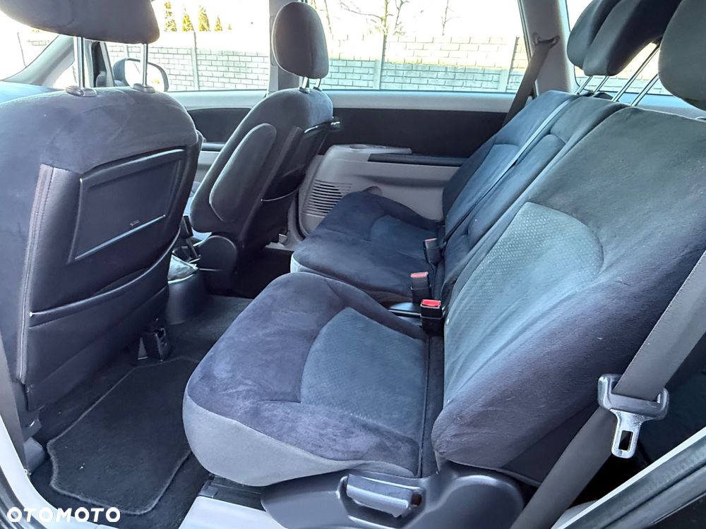 Mitsubishi Grandis 2.4 Intense - 23