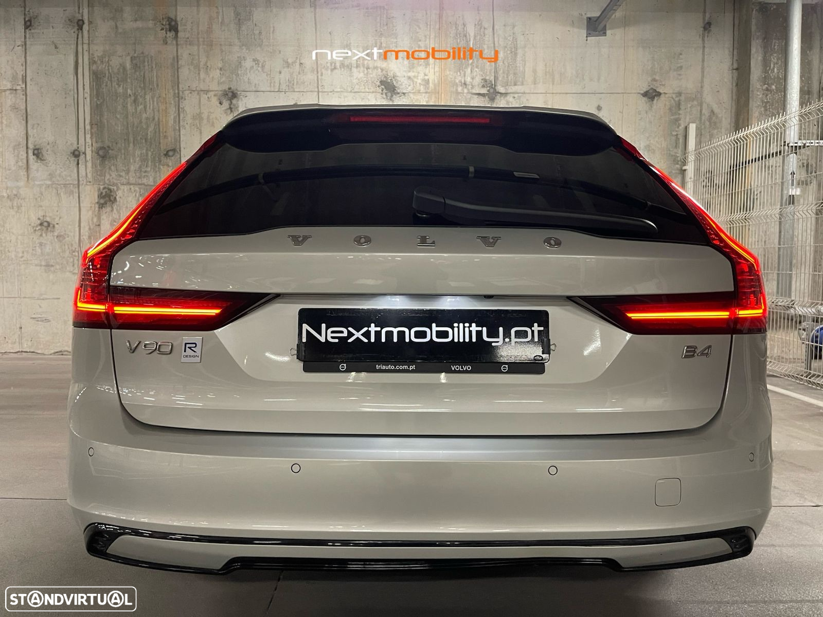 Volvo V90 2.0 B4 R-Design Geartronic - 5