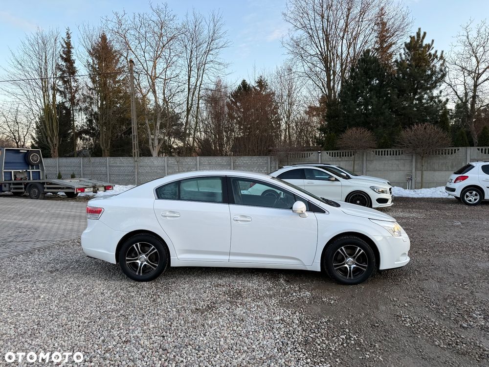 Toyota Avensis 1.6 Comfort - 4