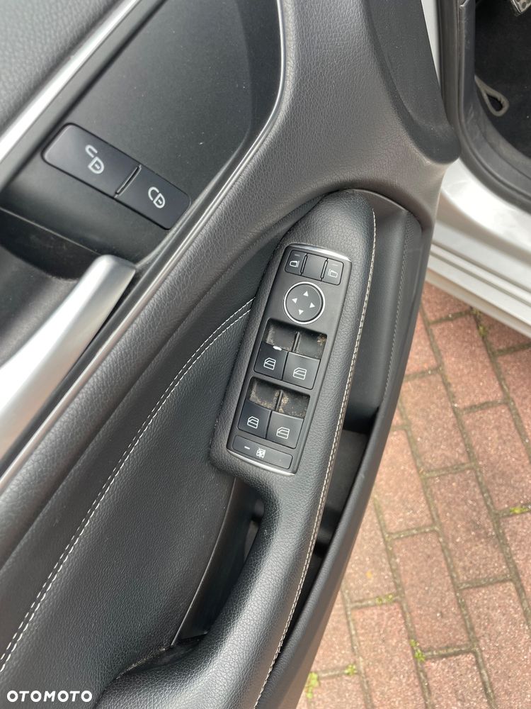 Mercedes-Benz Klasa B 180 - 12