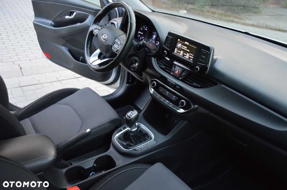 Hyundai i30 1.0 T-GDI Connect & Go - 18