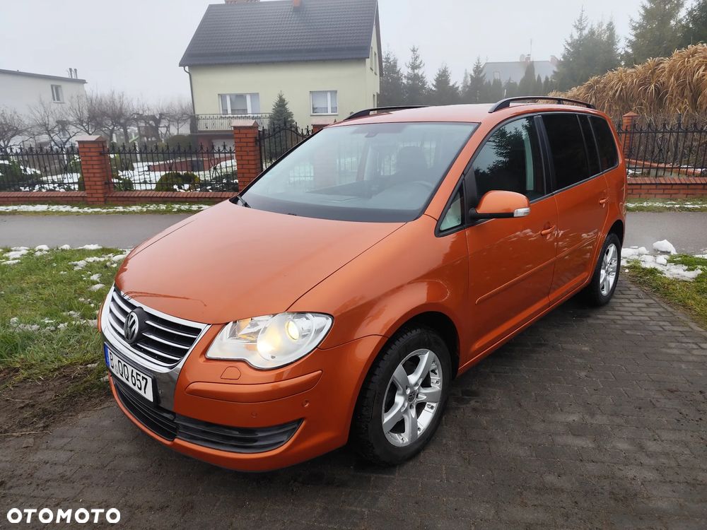 Volkswagen Touran 2.0 TDI Trendline DSG - 23