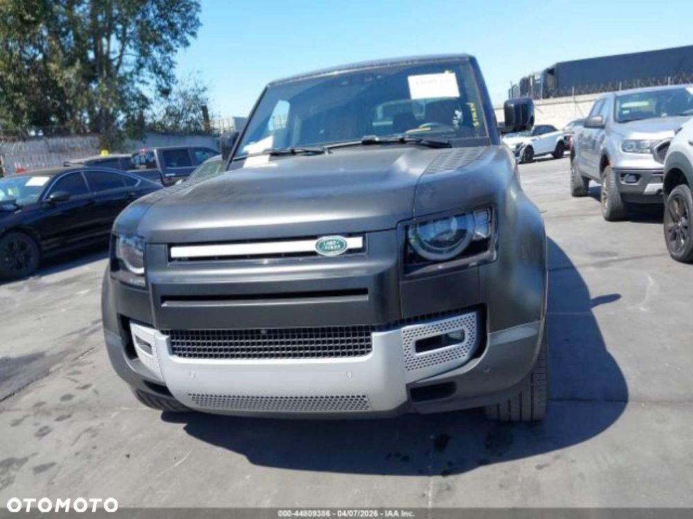 Land Rover Defender - 8