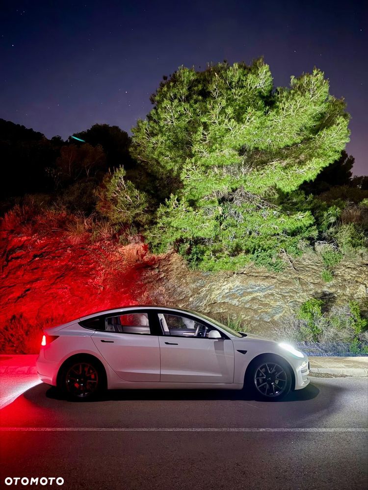 Tesla Model 3 - 3