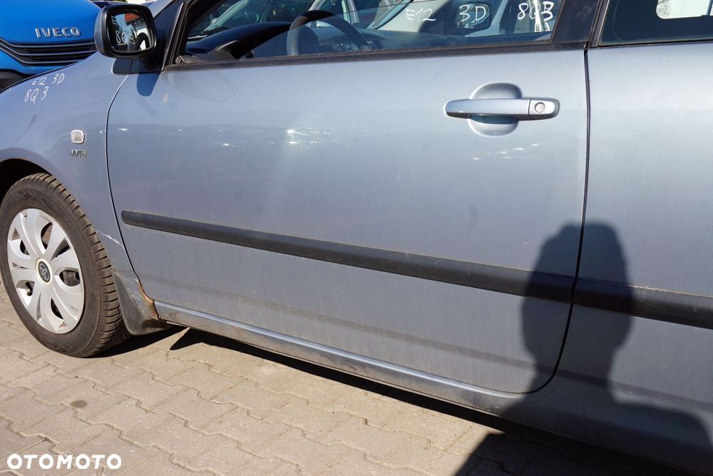 DRZWI PRZEDNIE LEWE COROLLA E12 3D HB 8Q3  SREBRNY TOYOTA 2001-2004 - 2