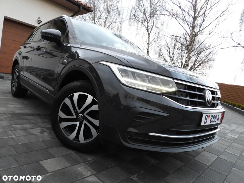 Volkswagen Tiguan - 10