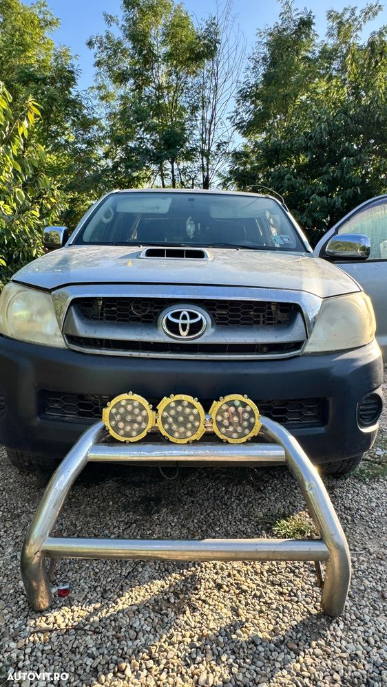 Toyota Hilux - 1
