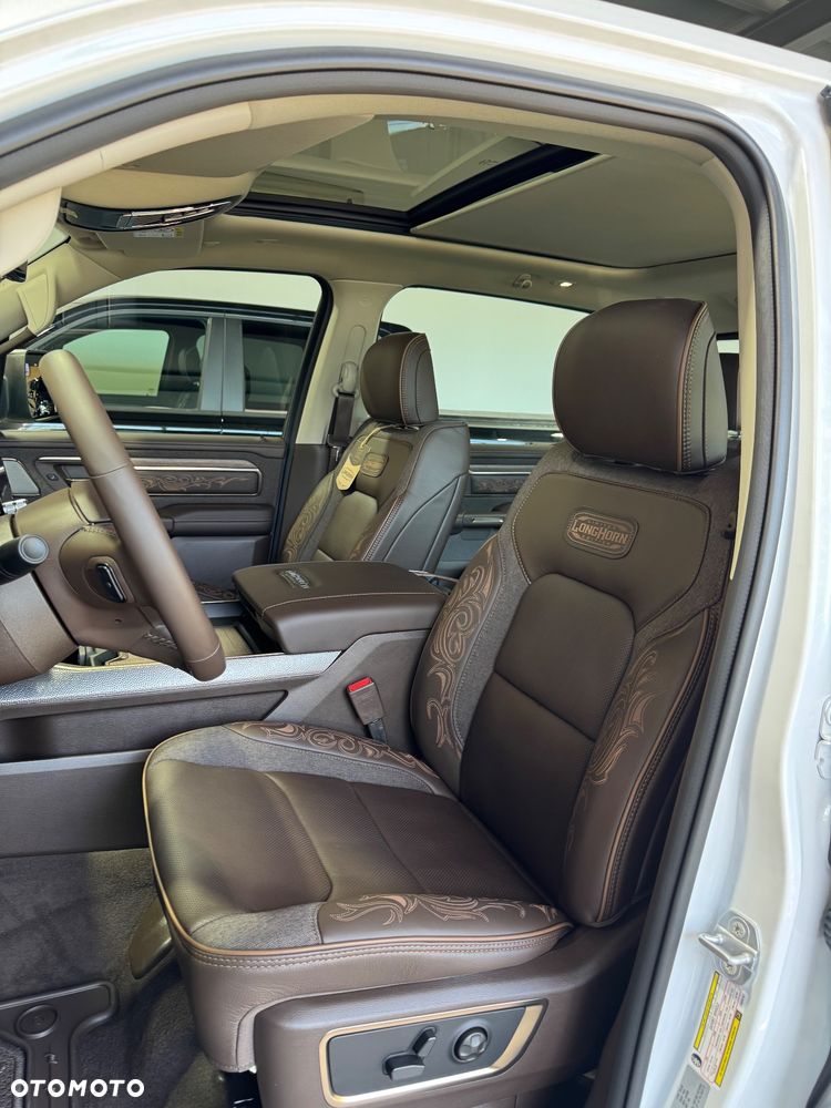 RAM 1500 Limited Night - 20