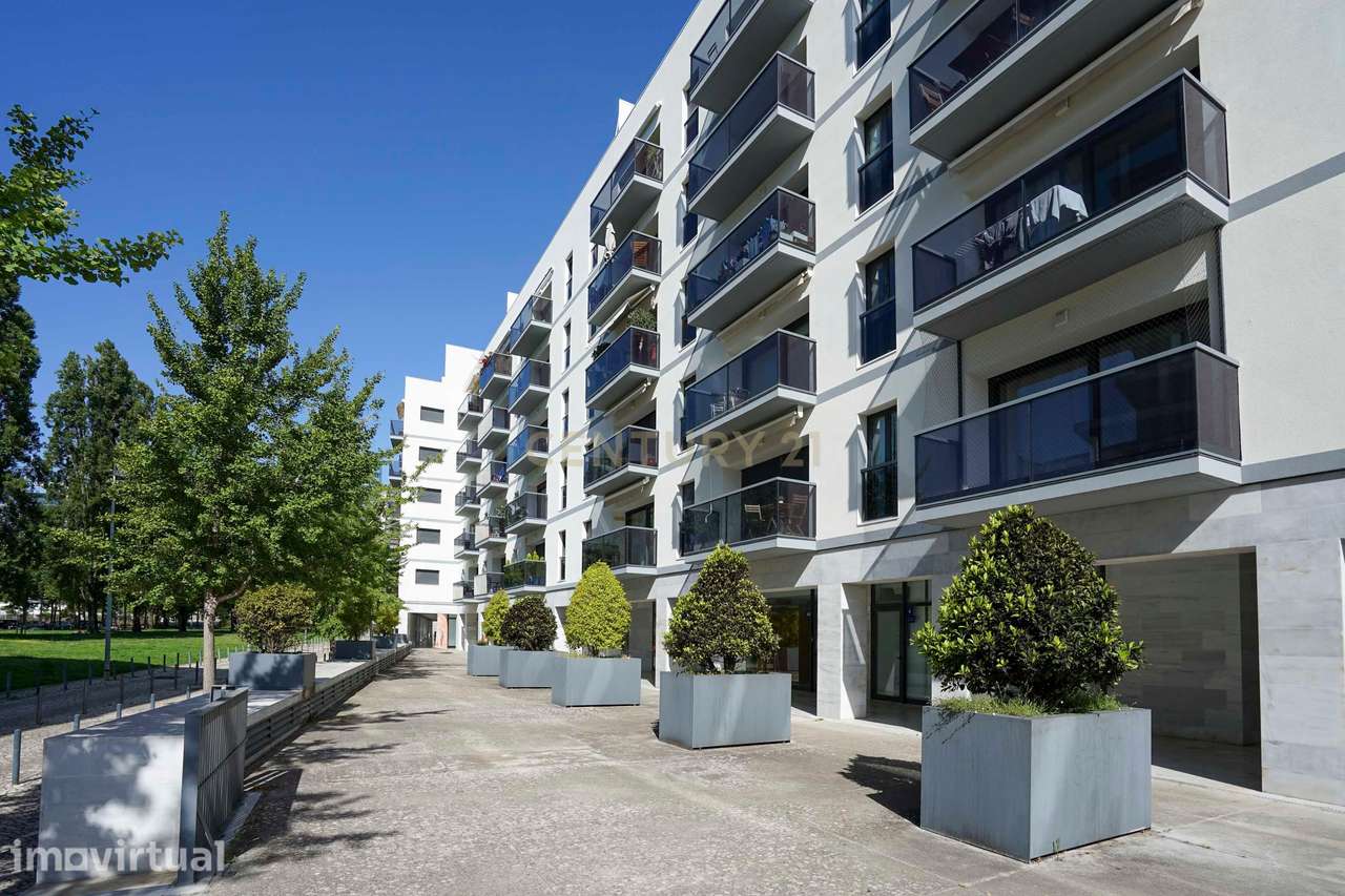 Apartamento Central com Suite e Varanda em Local Tranquilo - Grande imagem: 3/28