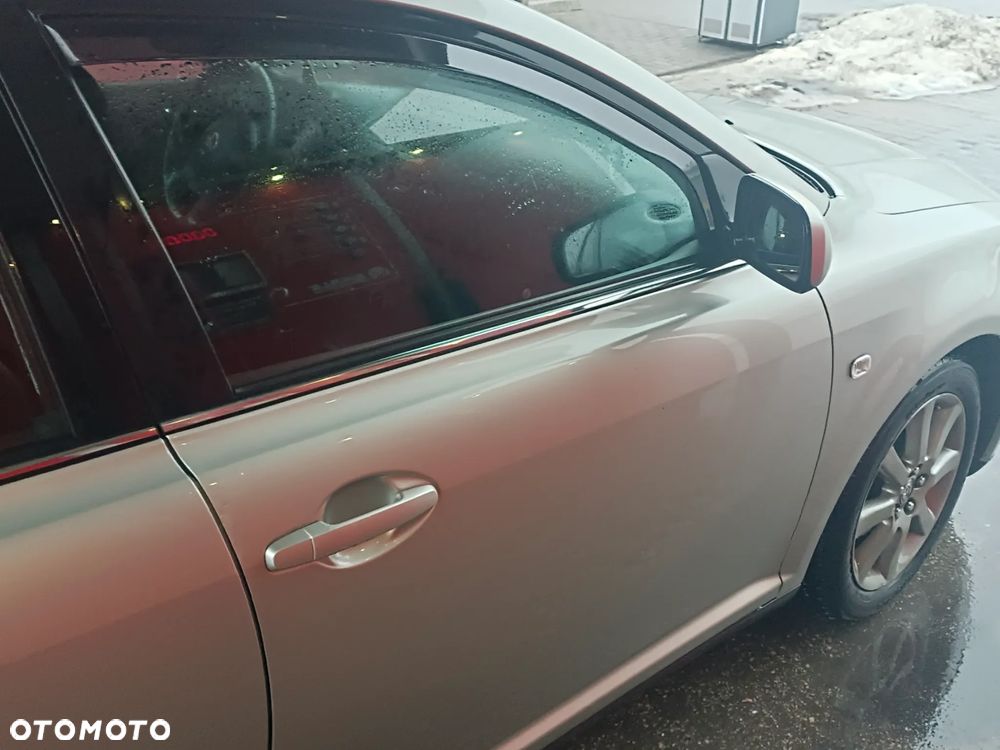 Toyota Avensis 1.8 VVT-i Luna - 6