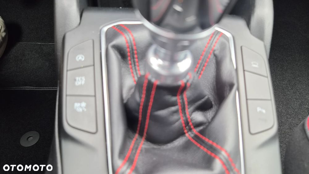 Ford Focus 1.0 EcoBoost Hybrid ST-LINE DESIGN - 21