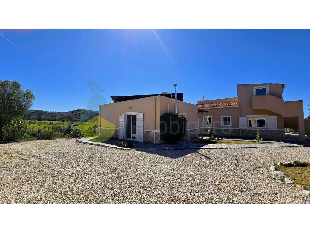 Moradia V4 com piscina e uma vista deslumbrante - Grande imagem: 2/50