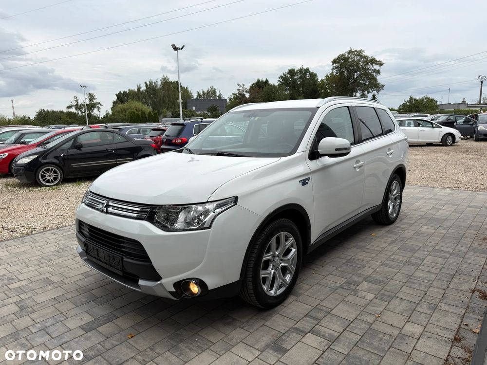 Mitsubishi Outlander Instyle NAVI + - 23