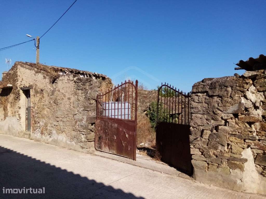 Duas Moradias Antigas com Terreno e Vista Serra, Alte, Loulé, Algarve - Grande imagem: 4/25