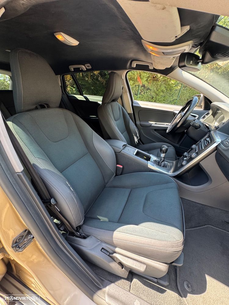 Volvo V60 2.0 D3 Momentum - 11