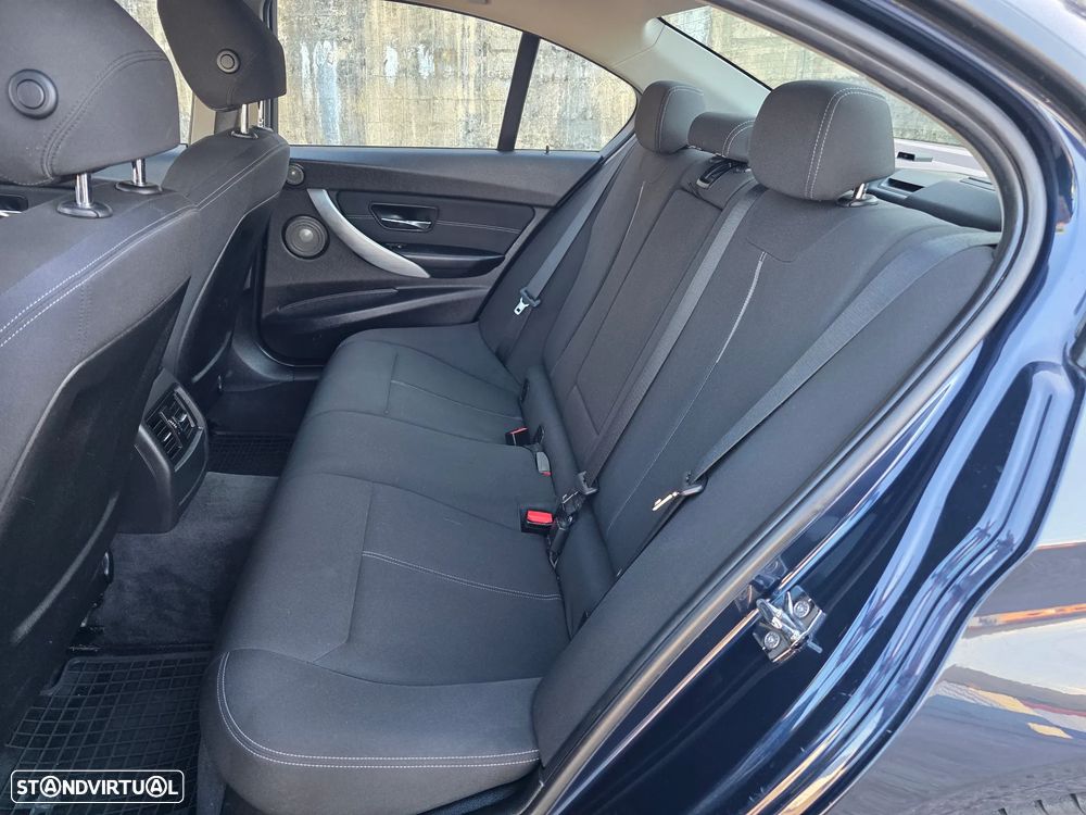 BMW 335 i Aut. Sport Line - 5