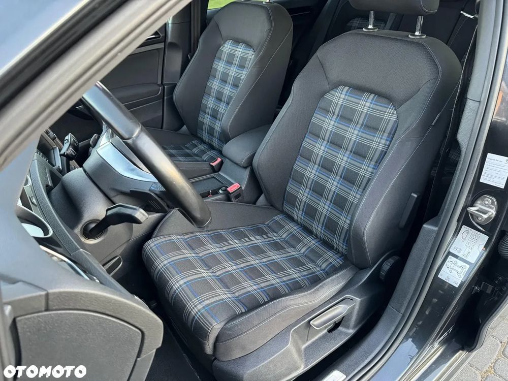 Volkswagen Golf - 12
