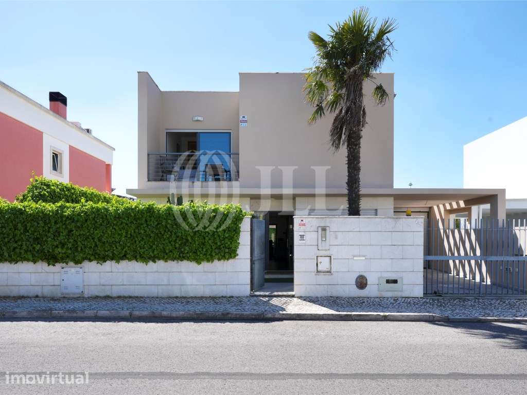 Moradia T4 com piscina, em Aldeia de Juzo, Cascais - Grande imagem: 2/23